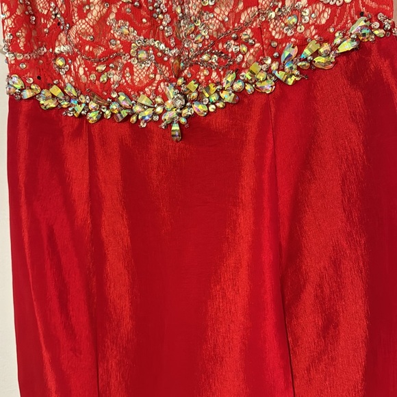 Mac Duggal 82066M in Red. Gorgeous dress - Picture 9 of 10